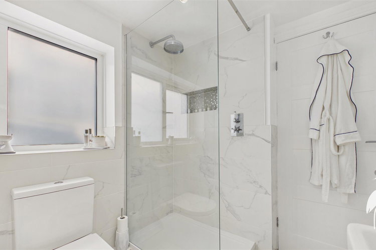 Bathroom - Picture 15 of 23