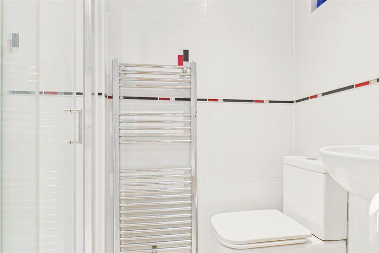 Shower Room - Picture 13 of 21