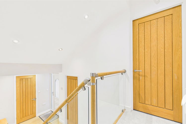 First Floor Landing - Picture 14 of 21