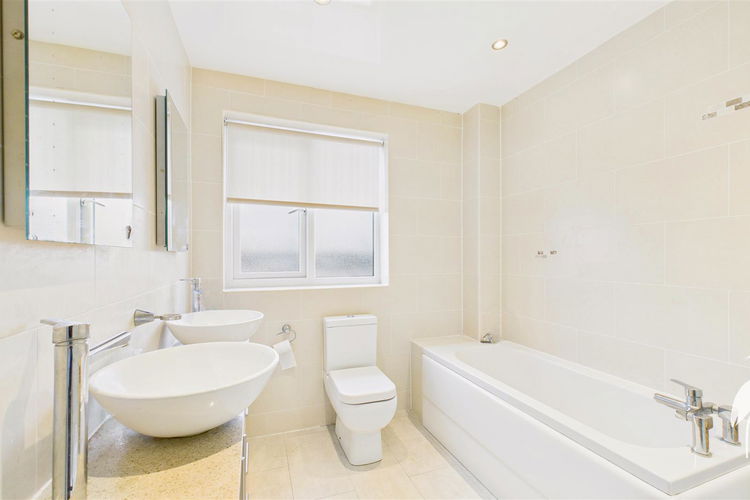 Bathroom - Picture 18 of 21