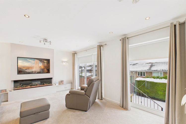 Lounge - Picture 3 of 21