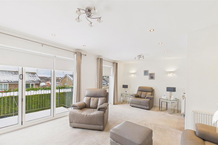 Lounge - Picture 4 of 21