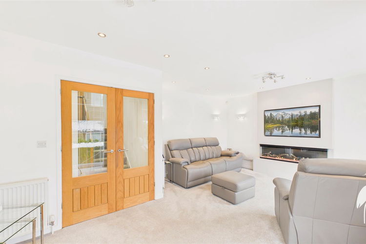 Lounge - Picture 5 of 21