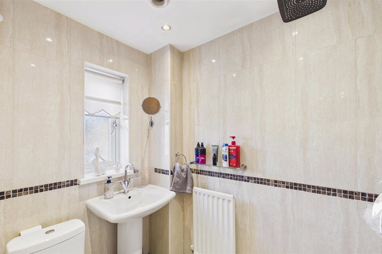 En Suite Wetroom - Picture 15 of 29