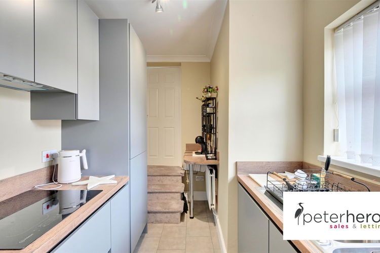 Kitchen - Picture 4 of 10