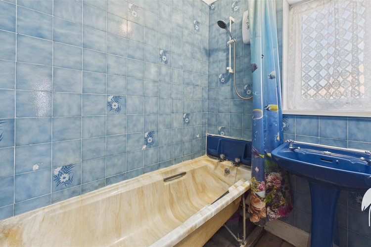 Bathroom - Picture 17 of 21