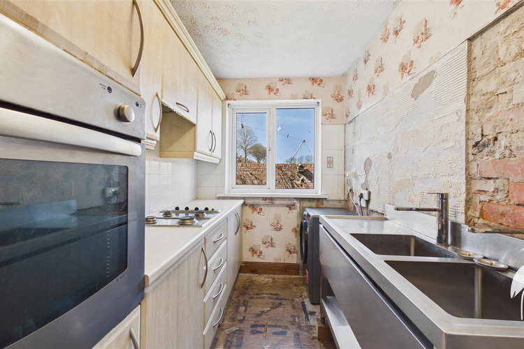 Kitchen - Picture 7 of 21