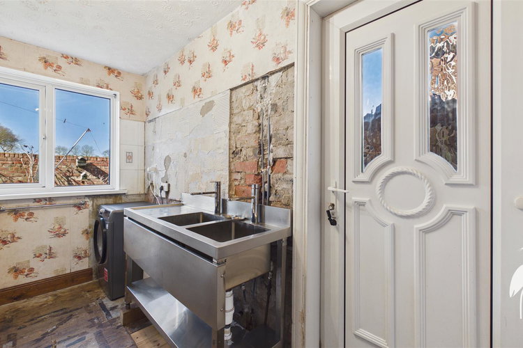 Kitchen - Picture 9 of 21