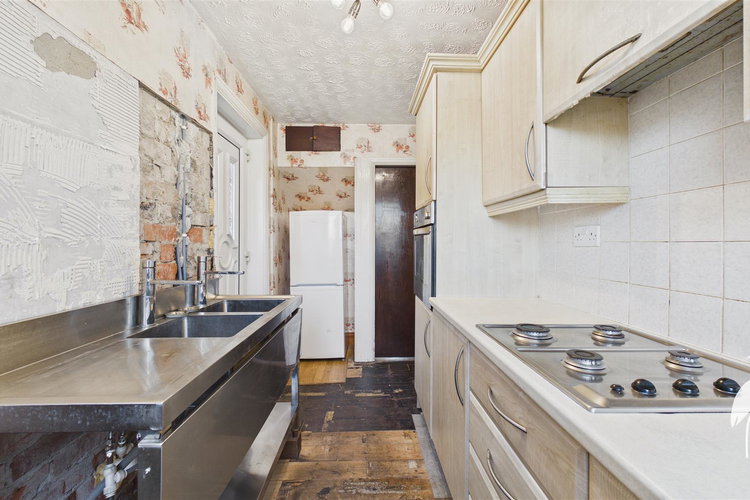 Kitchen - Picture 10 of 21