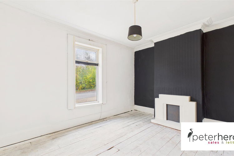 Lounge - Picture 2 of 11