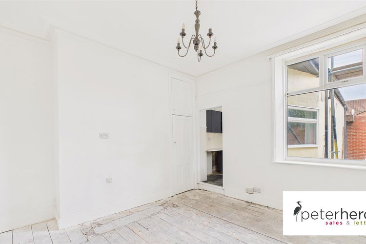 Dining Room - Picture 3 of 11