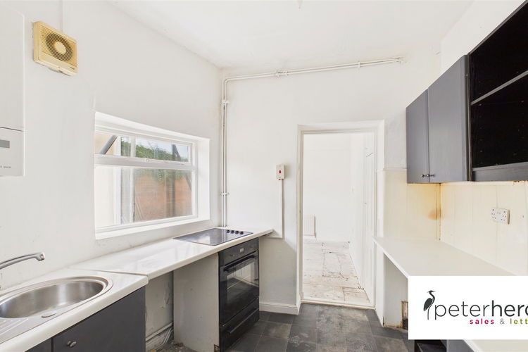 Kitchen - Picture 4 of 11