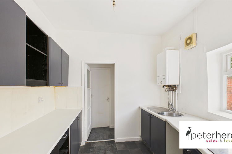 Kitchen - Picture 5 of 11