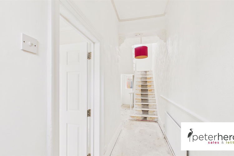 Entrance Hall - Picture 7 of 11