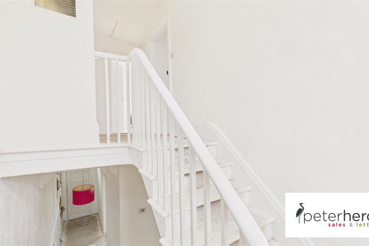 First Floor Landing - Picture 8 of 11