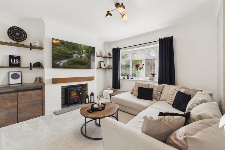 Lounge - Picture 2 of 21