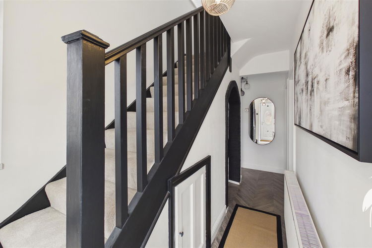 Entrance Hall - Picture 13 of 21