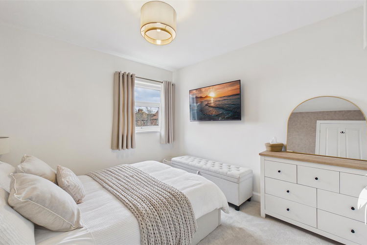 Bedroom 1 - Picture 14 of 21