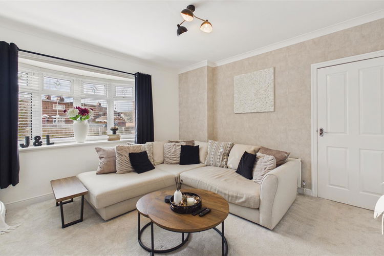 Lounge - Picture 3 of 21