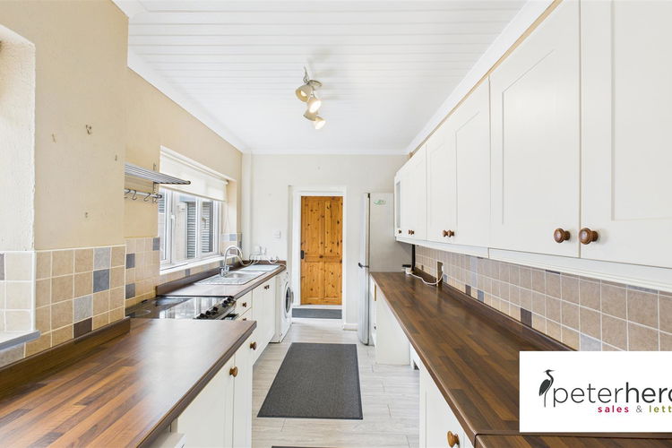 Kitchen - Picture 4 of 12