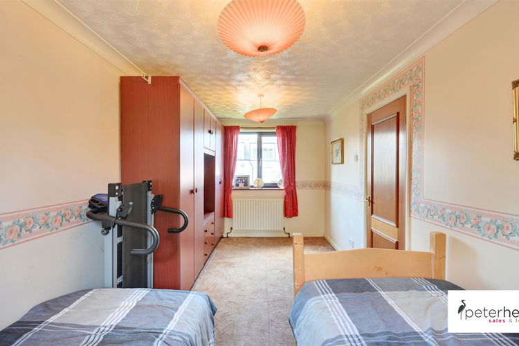 Bedroom 1 - Picture 12 of 18