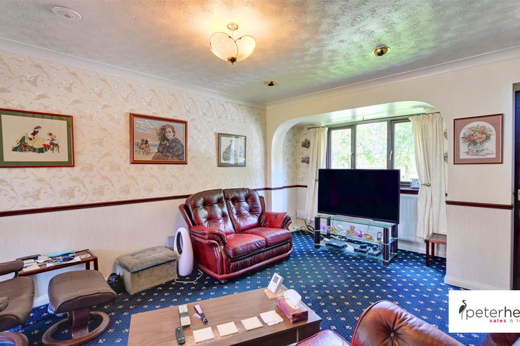 Lounge - Picture 4 of 18