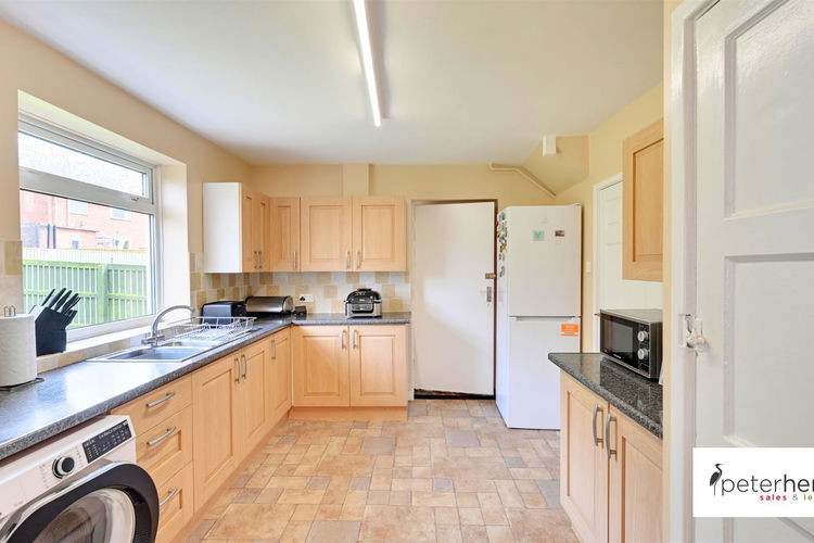 Kitchen - Picture 4 of 18