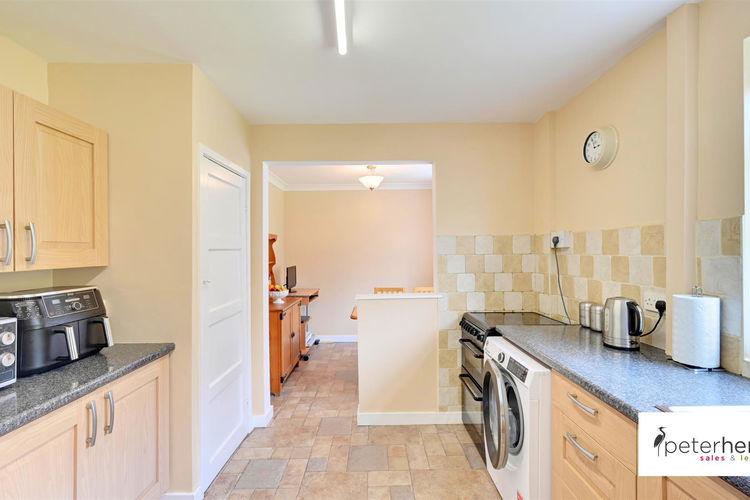 Kitchen - Picture 5 of 18