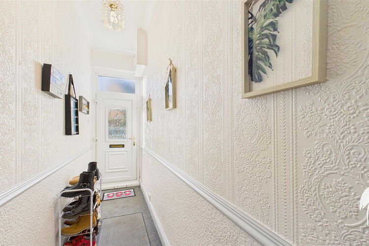 Entrance Hall - Picture 7 of 8