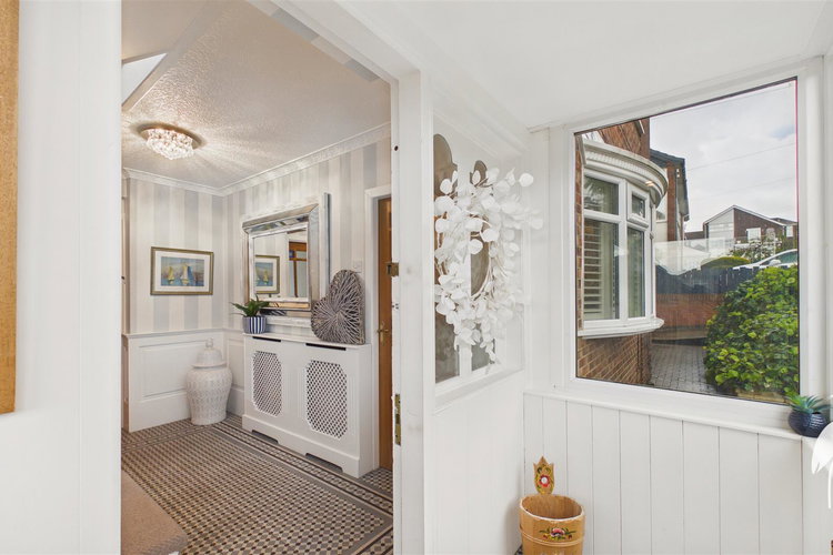 Entrance Porch - Picture 30 of 55