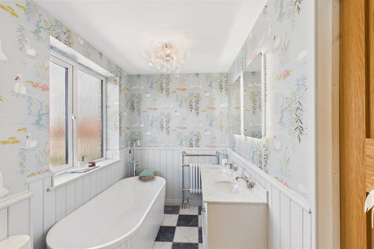 Bathroom - Picture 50 of 55