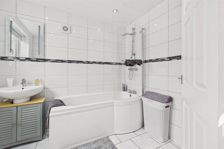 Bathroom - Picture 9 of 18