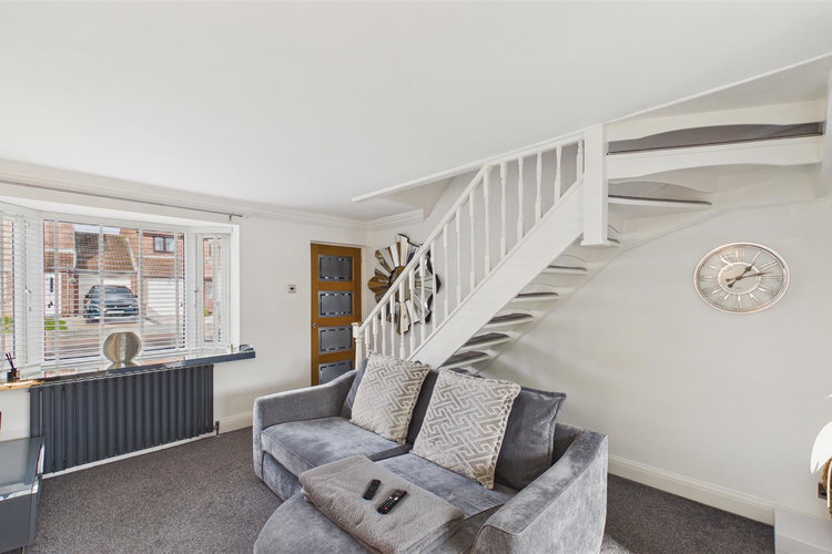 Lounge - Picture 4 of 19