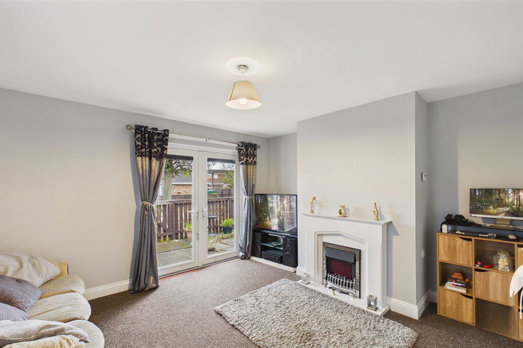 Lounge - Picture 2 of 17