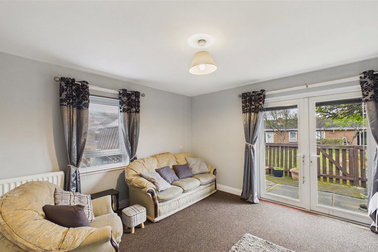 Lounge - Picture 3 of 17