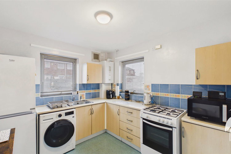 Kitchen - Picture 5 of 17