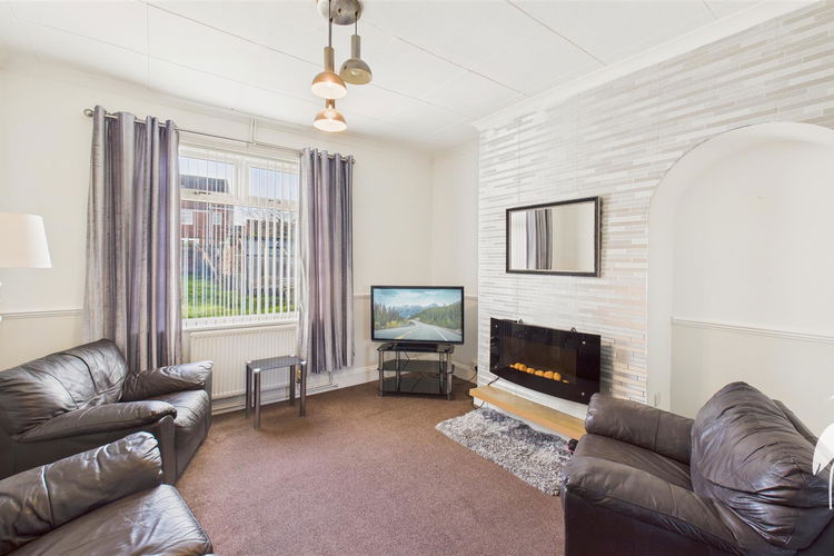 Lounge - Picture 2 of 20