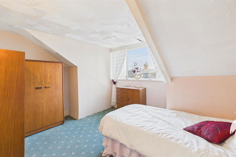 Bedroom 1 - Picture 12 of 20