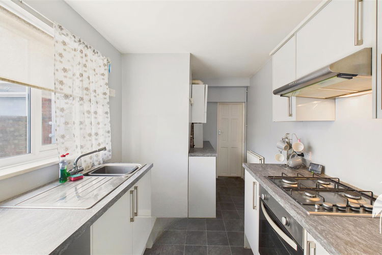 Kitchen - Picture 7 of 20