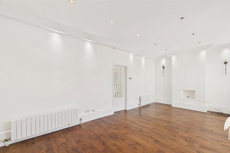 Lounge/Dining Room - Picture 4 of 17