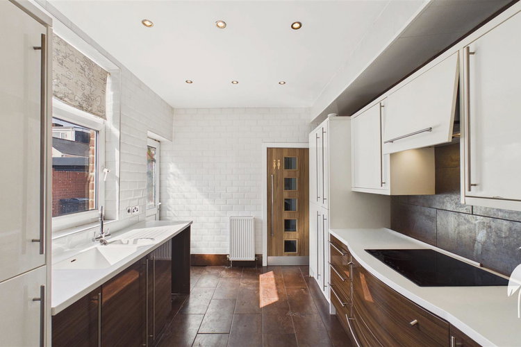Kitchen - Picture 5 of 17
