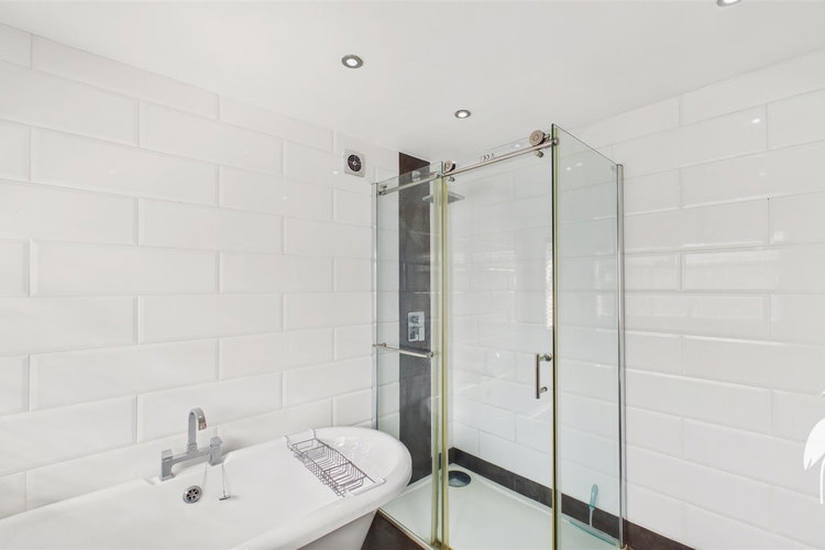 Bathroom - Picture 10 of 17