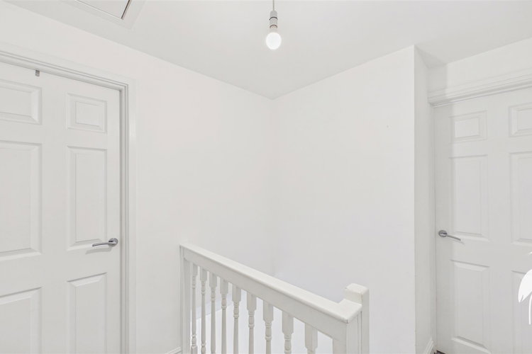First Floor Landing - Picture 31 of 37