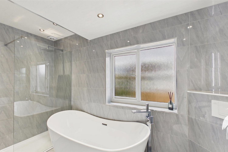 Bathroom - Picture 34 of 37