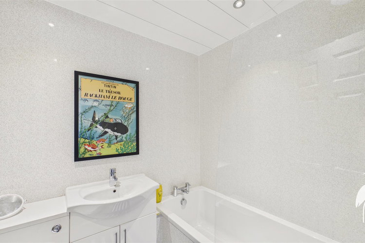 Bathroom - Picture 10 of 15