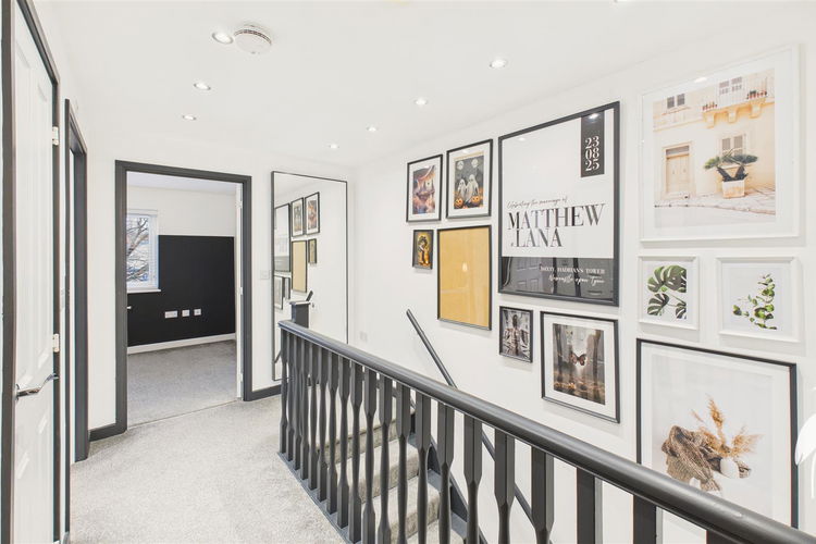 First Floor Landing - Picture 18 of 24