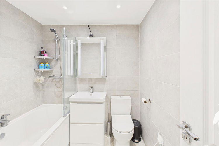 Bathroom - Picture 19 of 24