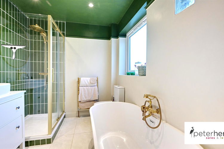 Bathroom - Picture 11 of 27