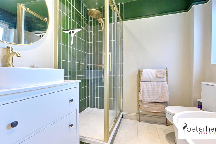 Bathroom - Picture 13 of 27