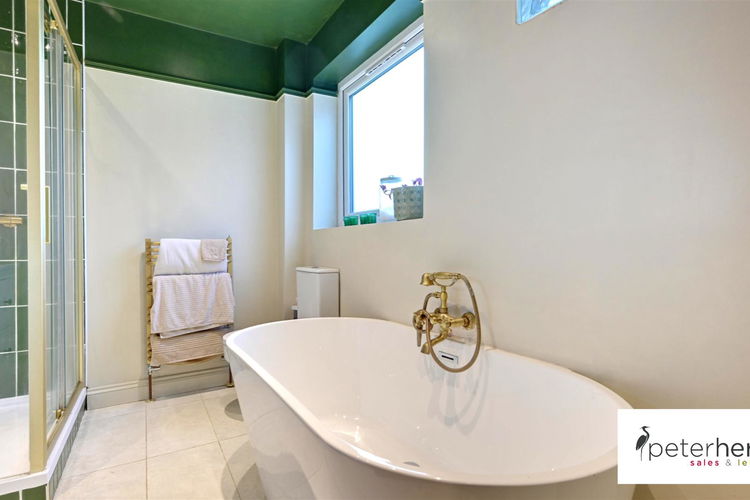Bathroom - Picture 14 of 27
